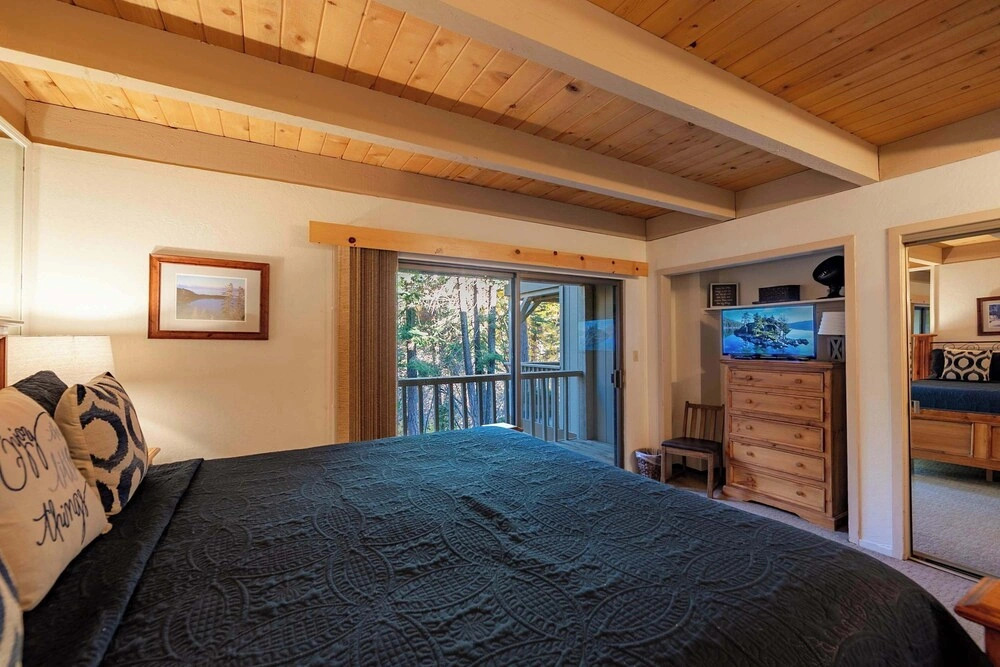 Creekside Chalet, Stay for 6