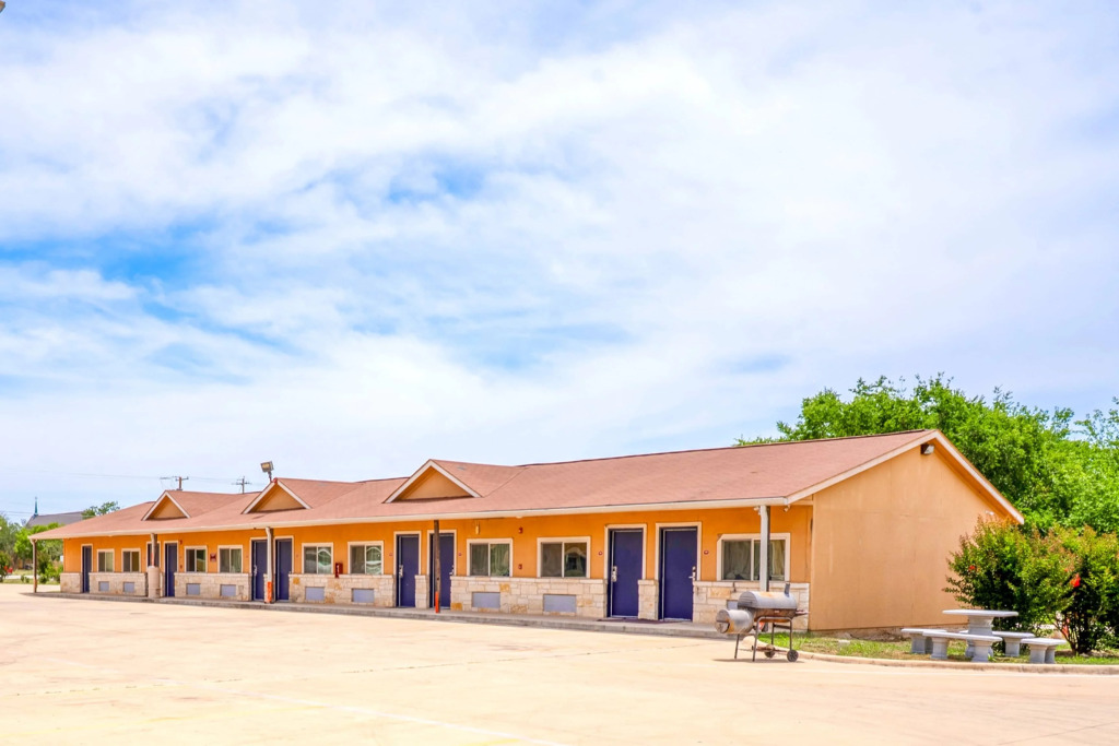 Atria Extended Stays By OYO Jourdanton