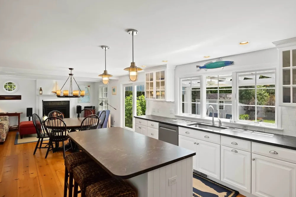2 Bicycles Provided! Cape Cod Cottage w/ Deck