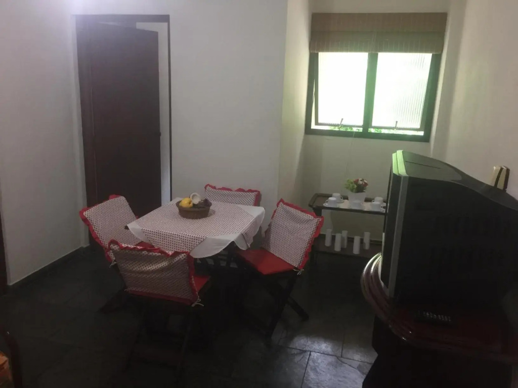 Apto. No terreo Enseada Ubatuba com piscina p/ 5 pessoas