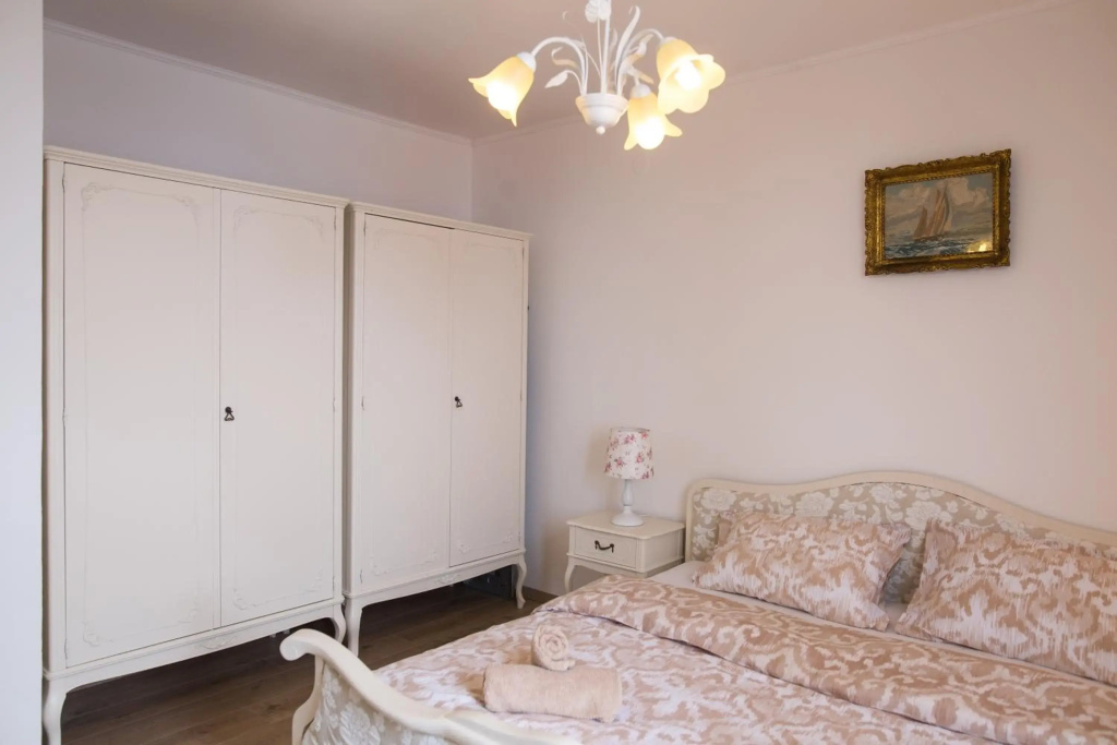 Apartment Zlatni Potok - View of the Old Town & Free Parking & 15 Minute Walk To the Center