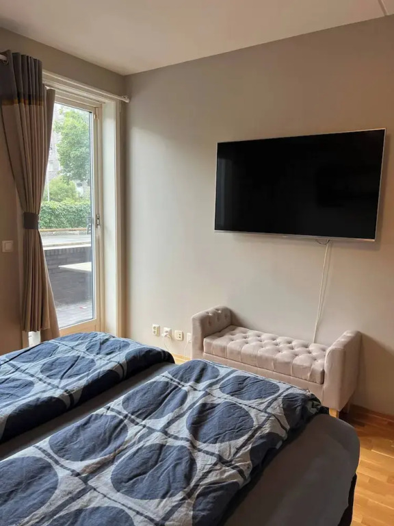 Room in Apartment - Waterfront Suite Super Kingbed With Terrace And TV