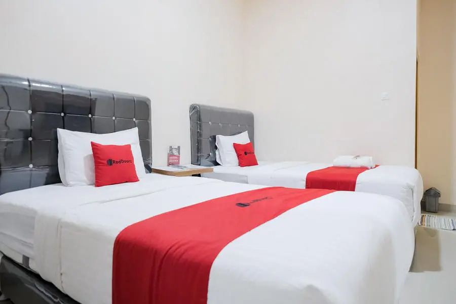 RedDoorz Plus @ Jalan P. Emir Moh Noer Lampung