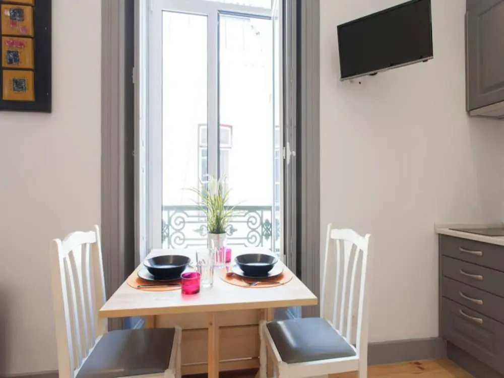 Spacious Two-Level 1 Bedroom 1 dboule bed Studio Apartment in Prime Lisbon Location