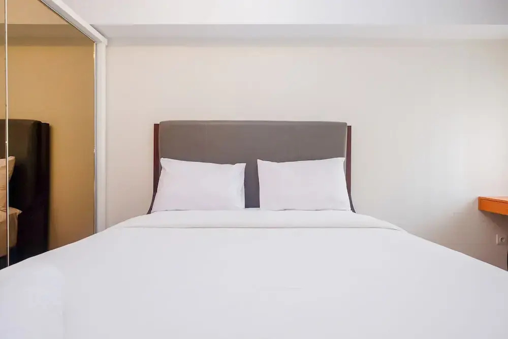 Well Furnished and Comfy 2BR Springlake Summarecon Bekasi Apartment By Travelio