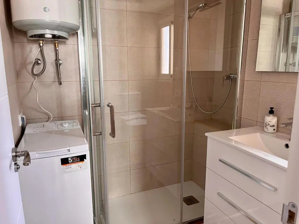 Apartamento frente al mar en Calpe con parking para 4 personas