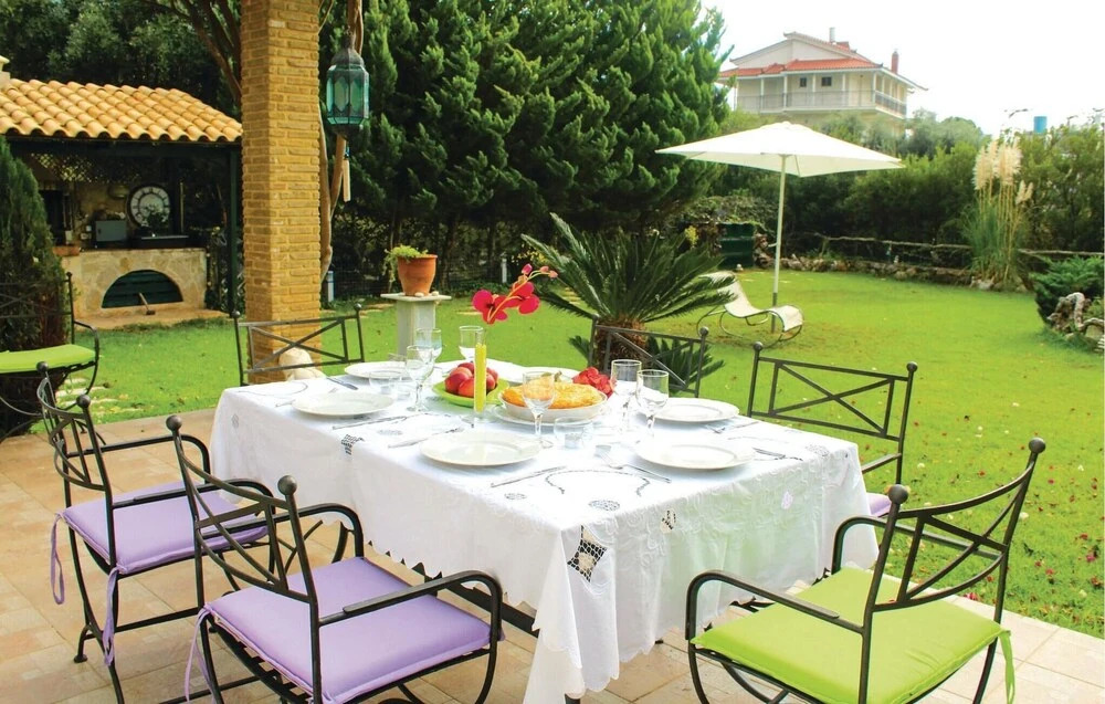 Nice Home in Mikra Mantineia With Wifi and 4 Bedrooms
