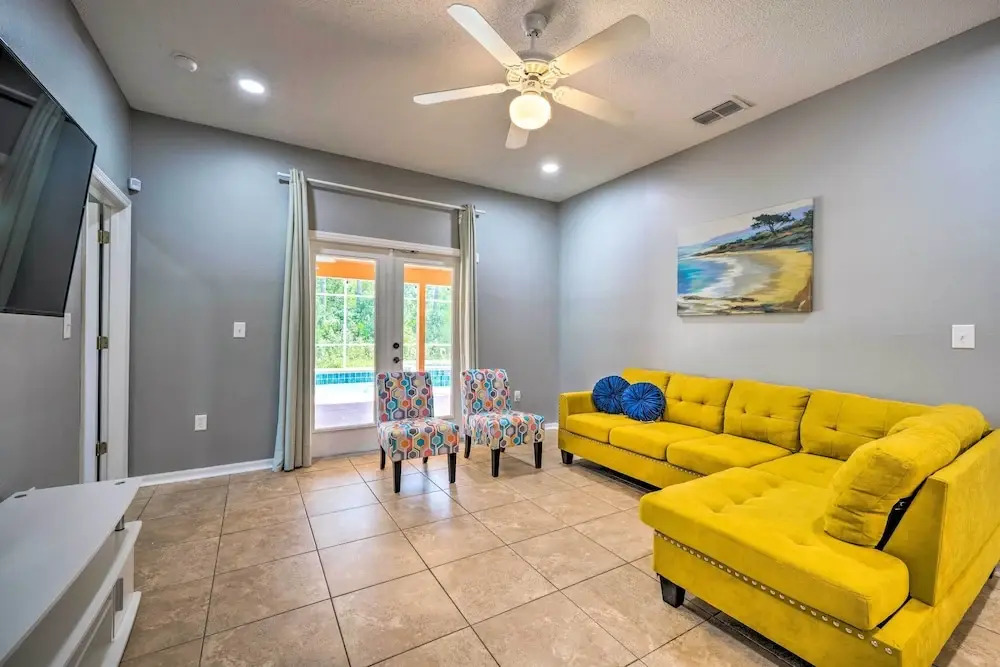 Sunny Clermont Retreat w/ Lanai: 12 Mi to Disney!