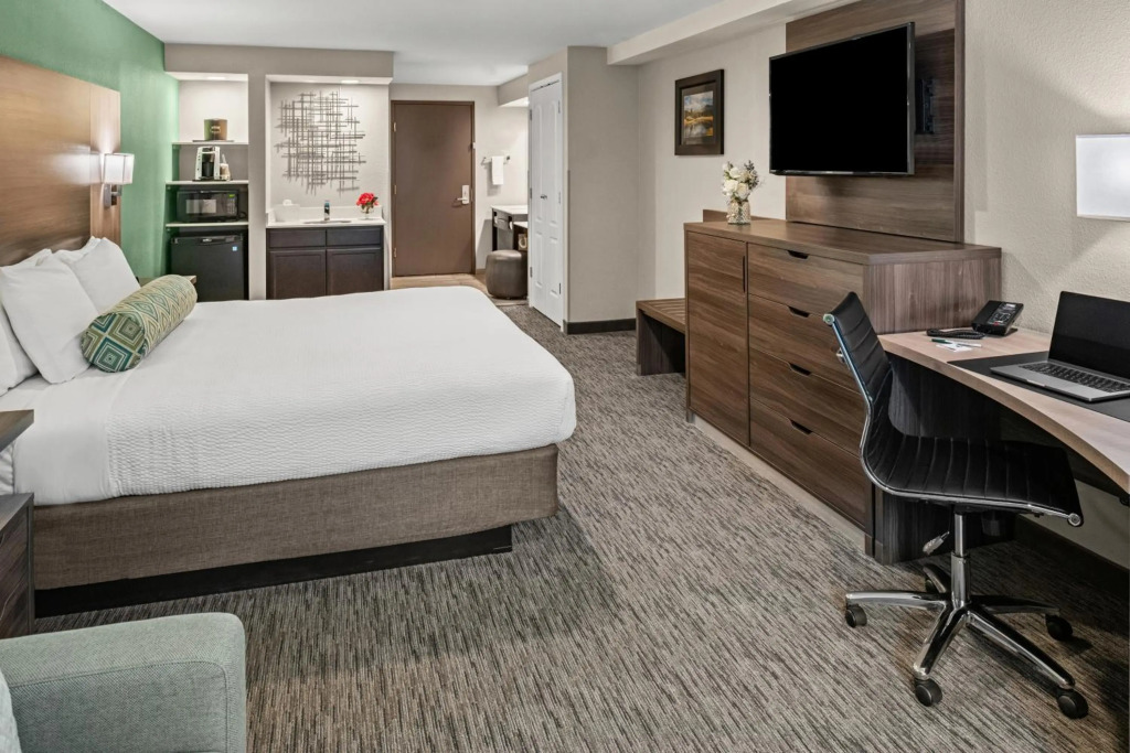 Yosemite Southgate Hotel & Suites