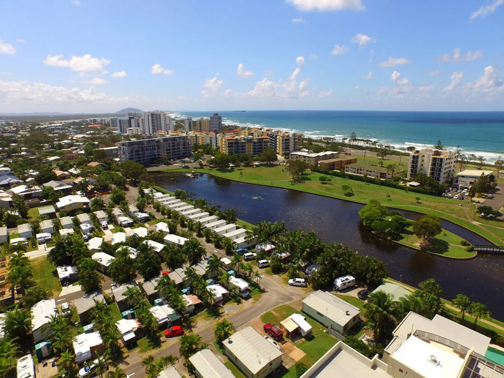 Alex Beach Cabins and Tourist Park