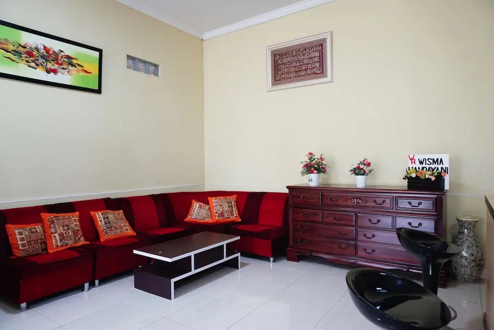 Wisma Handayani Syariah by OYO Rooms