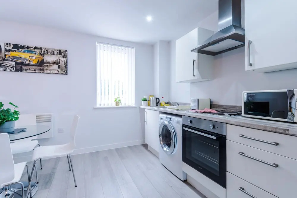 Stunning and Modern 2 Bedroom Apt in Liverpool