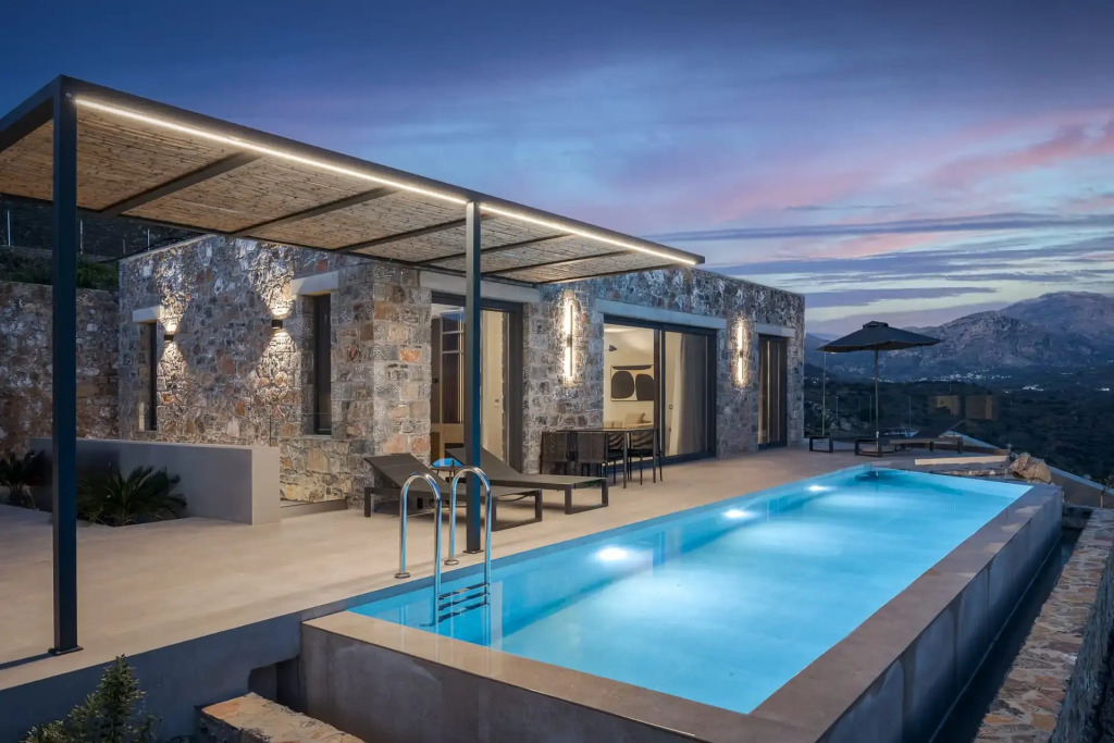 Neromai Cave Luxury Villas