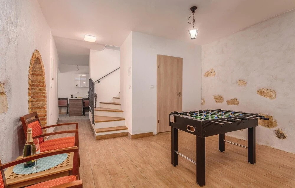 Nice Home in Pinezici with Hot Tub, WiFi & 4 Bedrooms