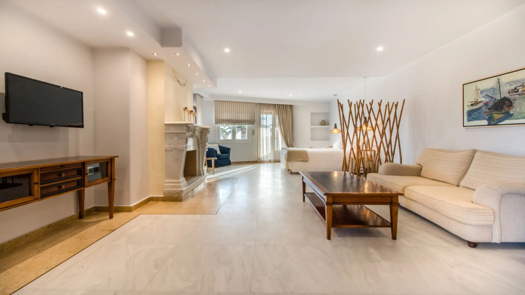 Finikas Hotel