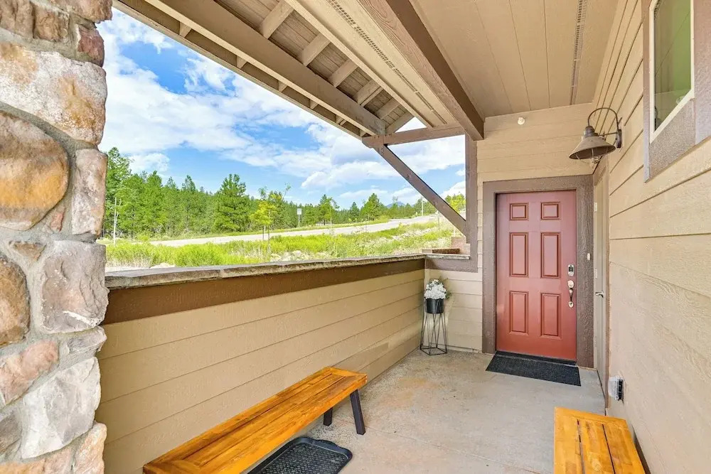 2 Mi to Dtwn & Nau: Flagstaff Condo w/ Patio!