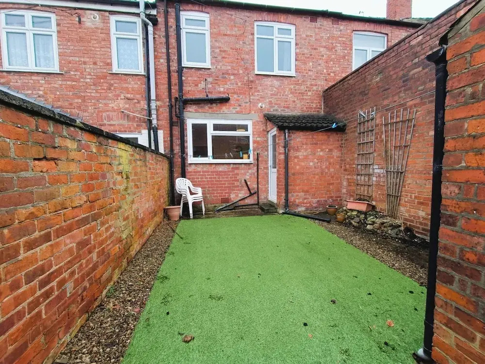 2-bed Darlington Townhouse, Garden & Free Parking