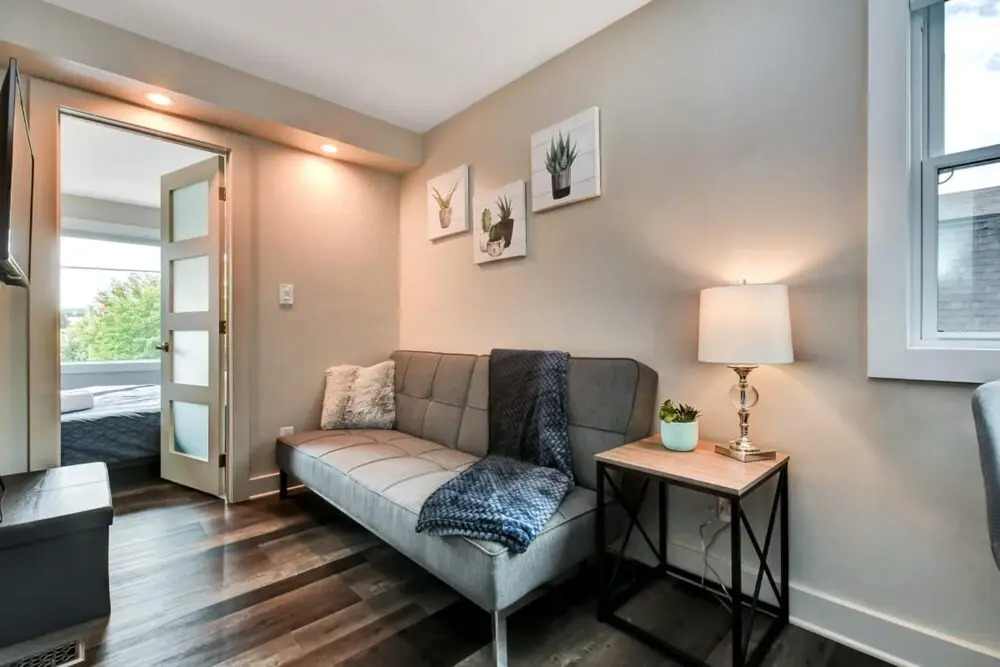 Modern and Cozy - 1BR King Apt With Netflix - Near DT Ottawa