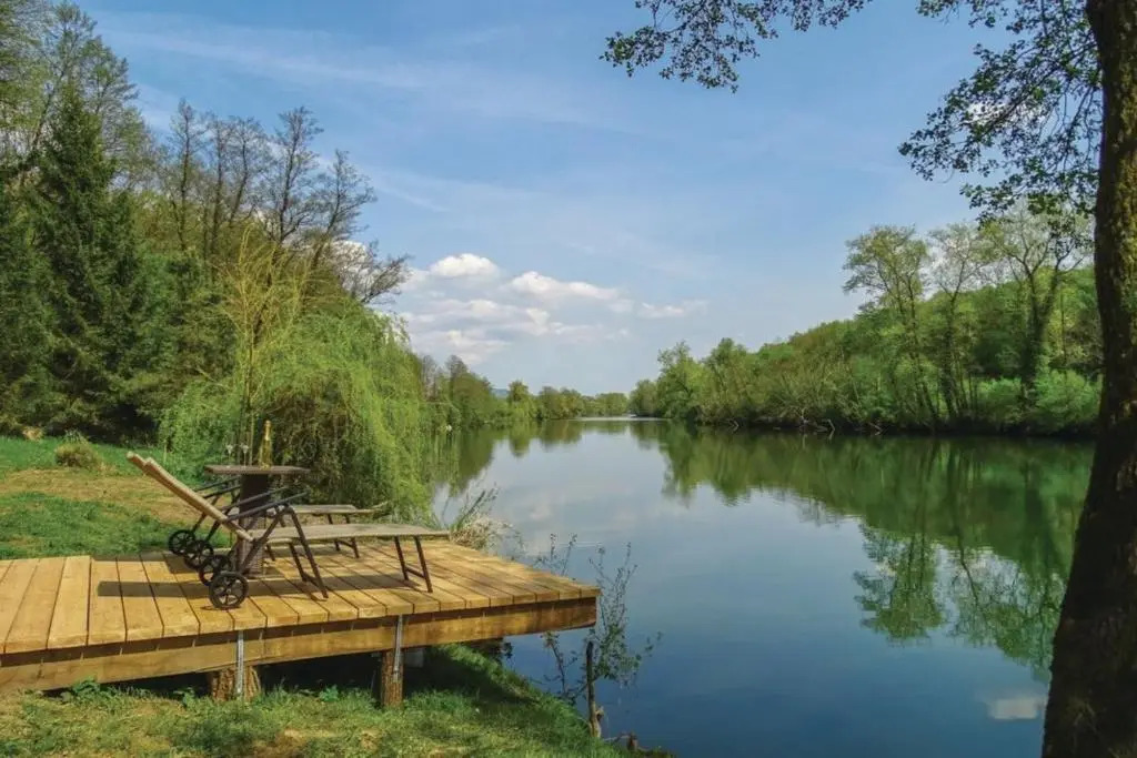 Kolpa Paradise Jacuzzi & Sauna - Happy Rentals