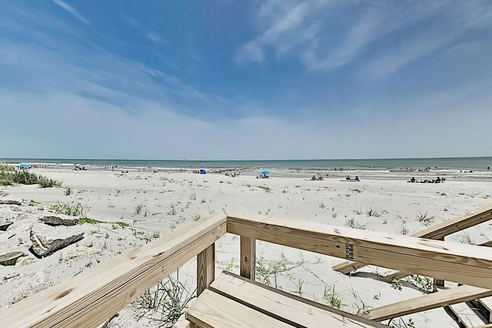 Brand-new Beachfront W/ 2 Chefs Kitchens 6 Bedroom Home