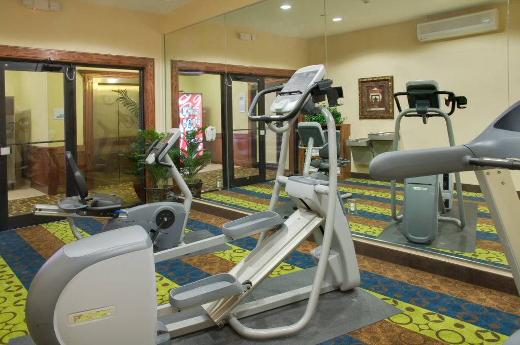 Holiday Inn Express & Suites Galveston West-Seawall by IHG