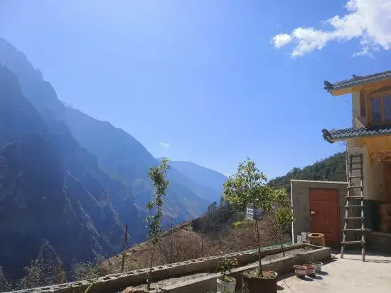 Tiger Leaping Gorge Pillow Landscape Homestay