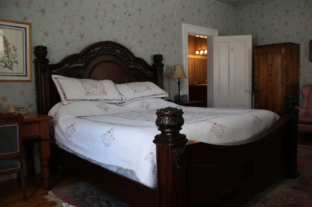 Carriage House Inn