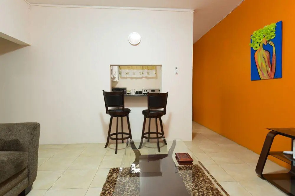 The Embassy Luxury Apt Crystal Towers I