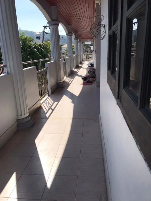 On Lee Apartment