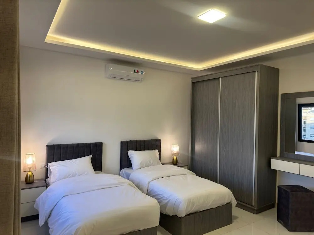 JRE Cozy Home Near All Services 20