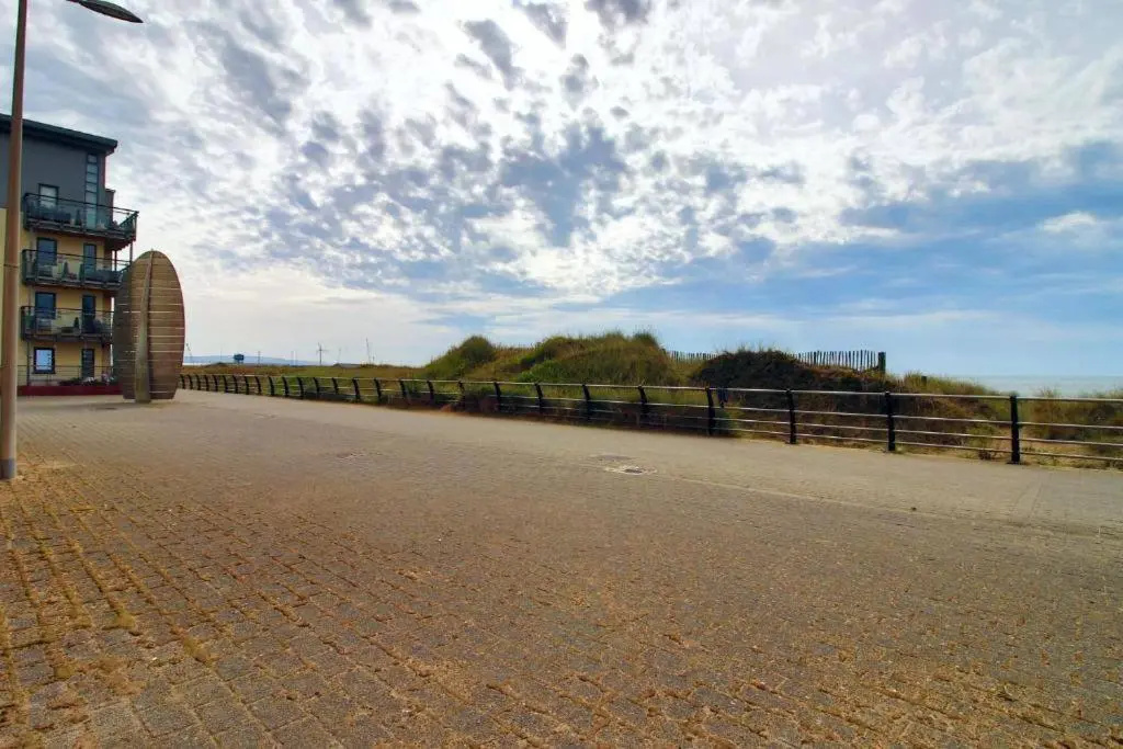 The Observatory by Mia Living 2 bedroom apartment overlooking Swansea Beach with free parking