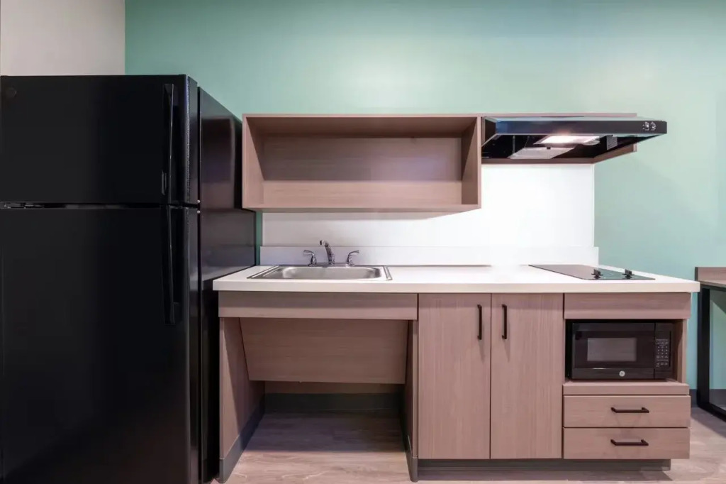 ECHO Suites Extended Stay by Wyndham Springfield Airport PLZ
