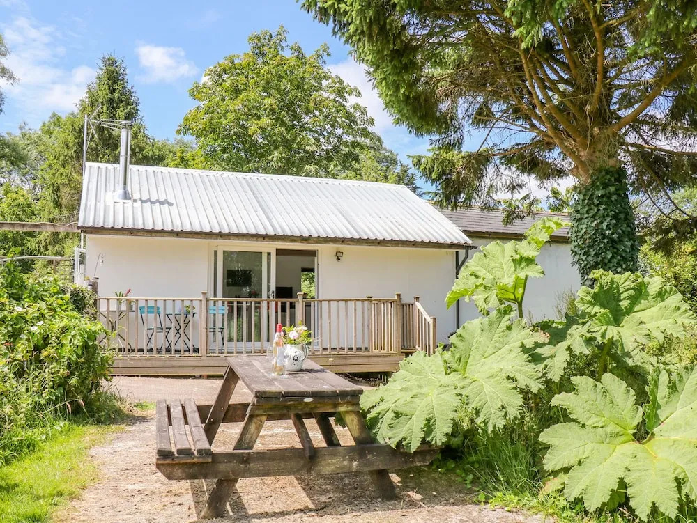 The Lakeside Retreat
