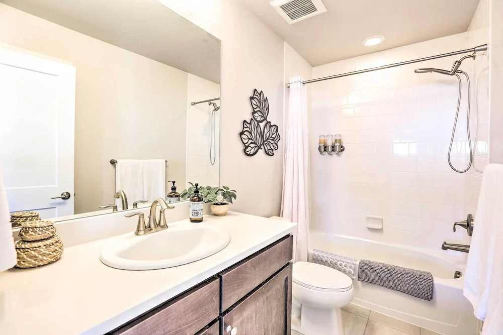 Hike & Ski: Stunning Home w/ Hot Tub in Granby!