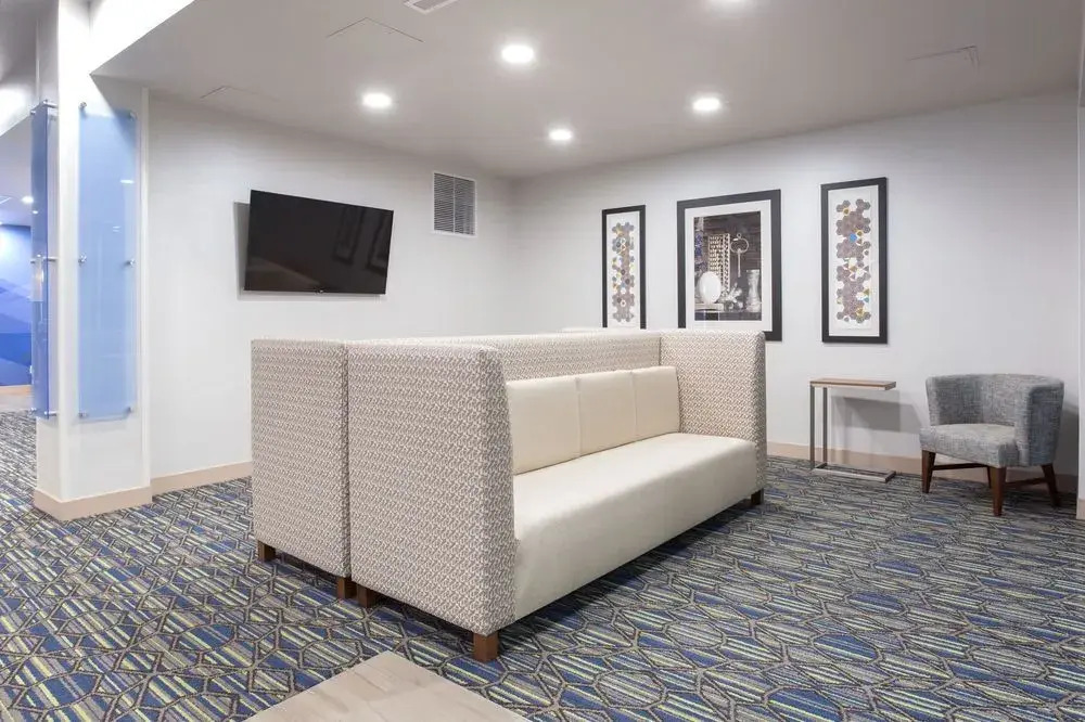Holiday Inn Express & Suites Lincoln