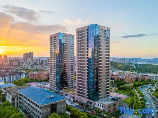 JI Hotel (Chongqing Happy Valley and The Ring Shopping Park and Chongguang Metro Station Hotel)