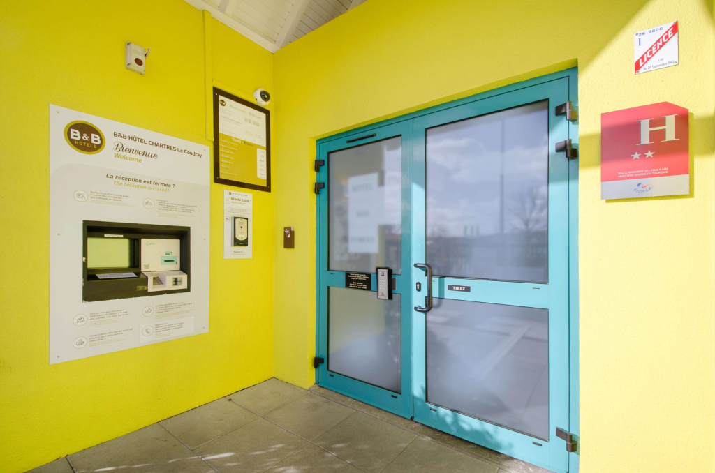 B&B HOTEL CHARTRES Le Coudray