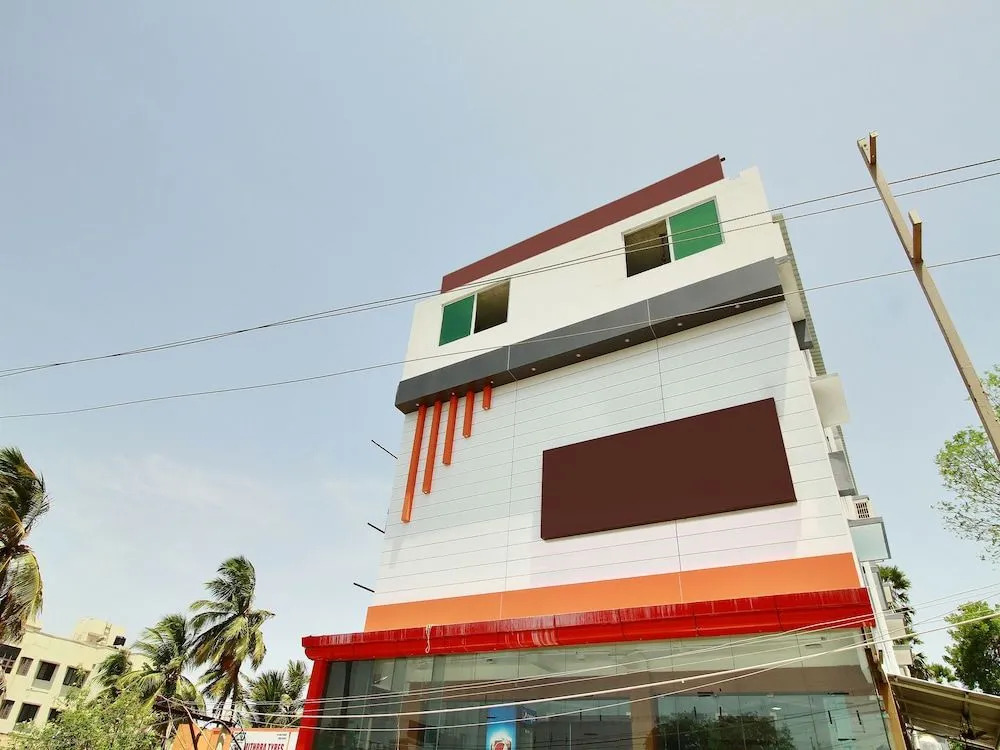 OYO 15948 Hotel Srees