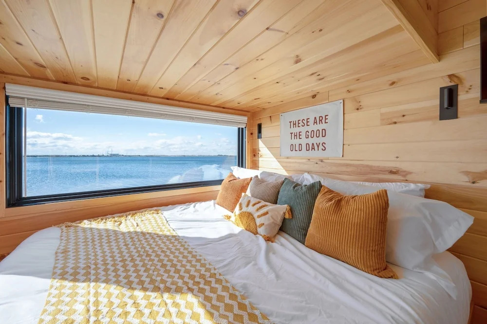 Direct Waterfront Cabin Sunset Views 5