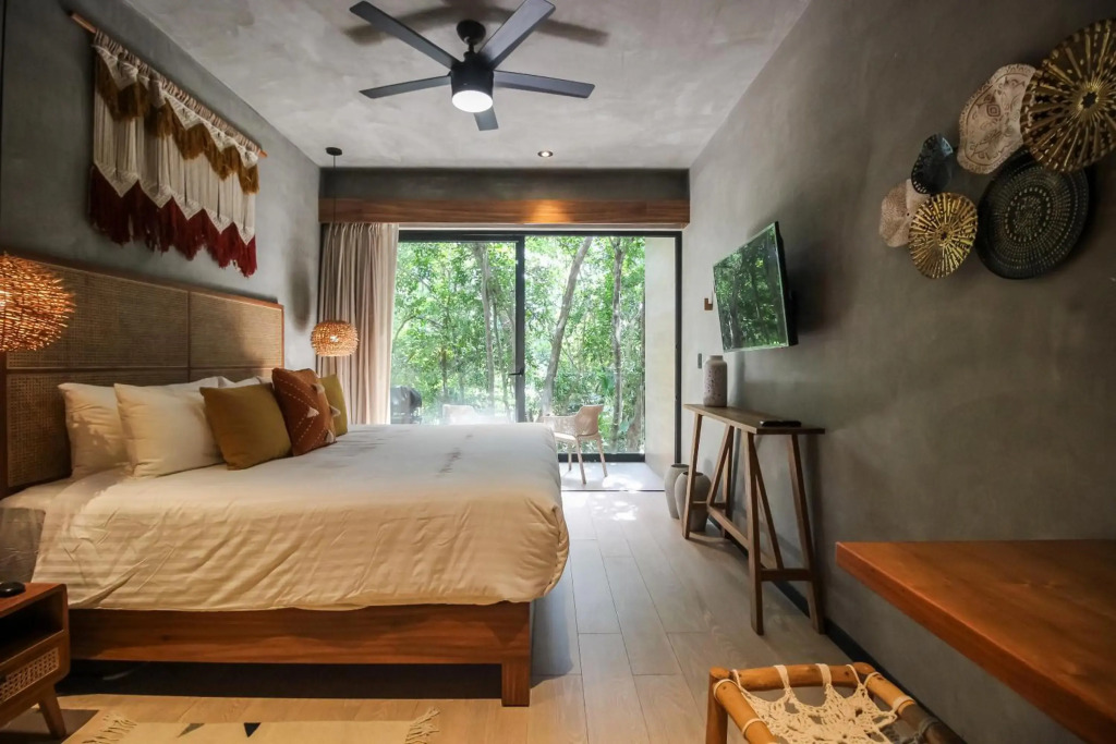 Prime Location Chic Studio in Art Walk Community