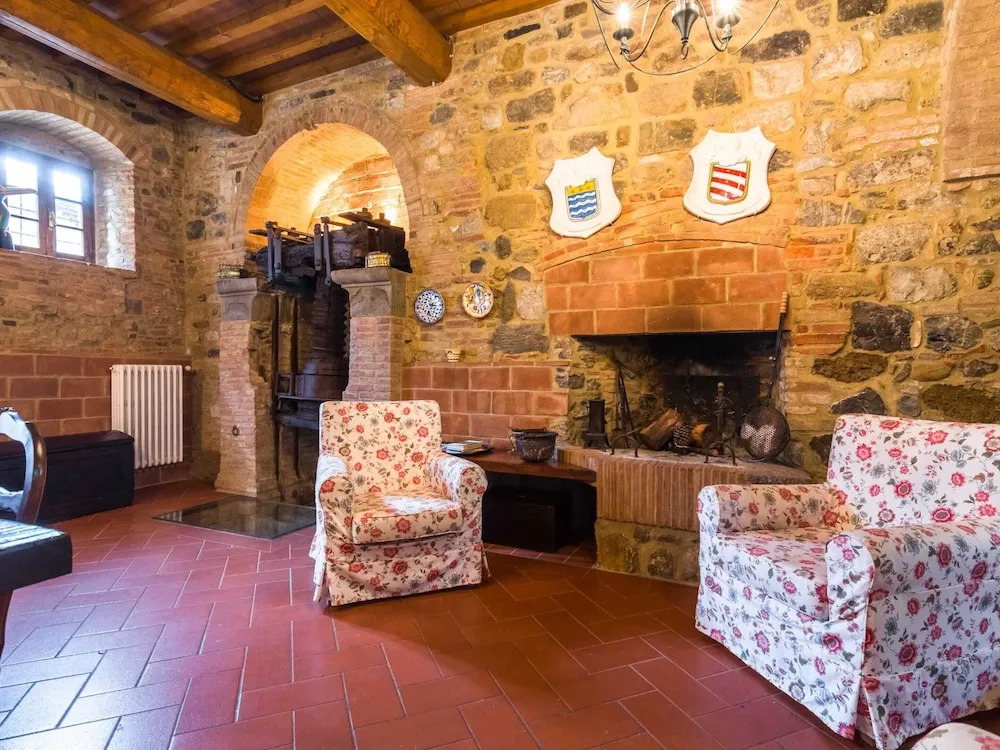 Holiday Home in Town Center with Pool, Garden, Hot Tub