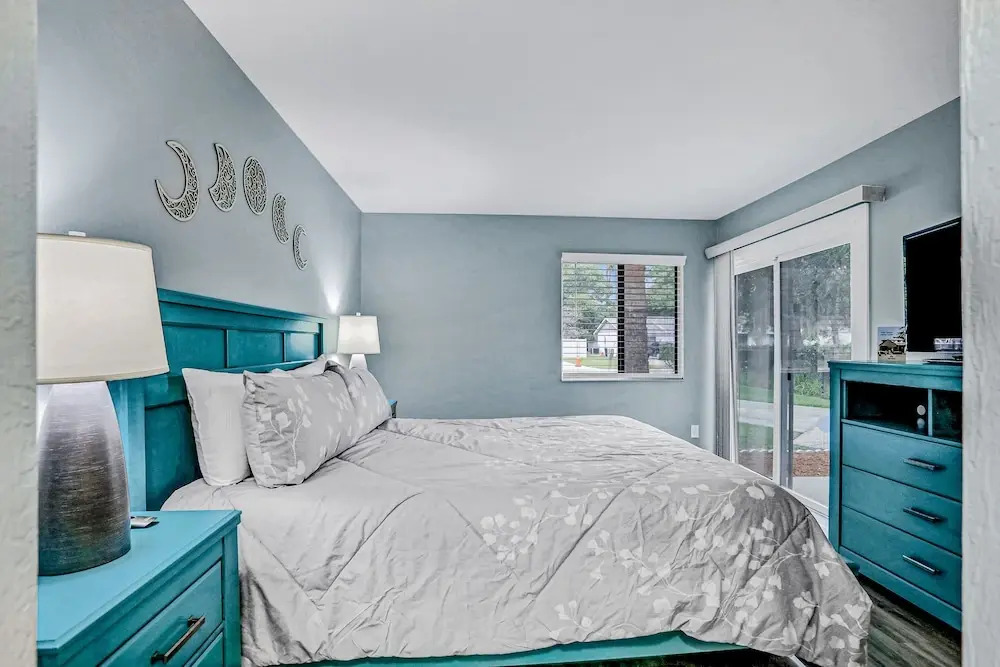 Charming Home Near Beach & Golf With Central AC & Patio - Dog-friendly