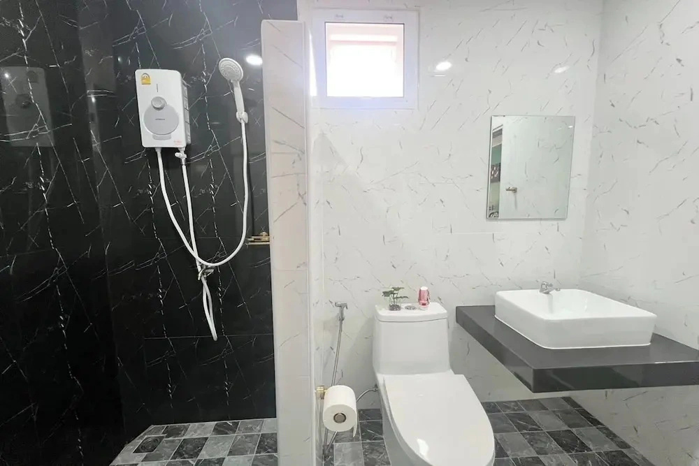 Koon Hom Apartment