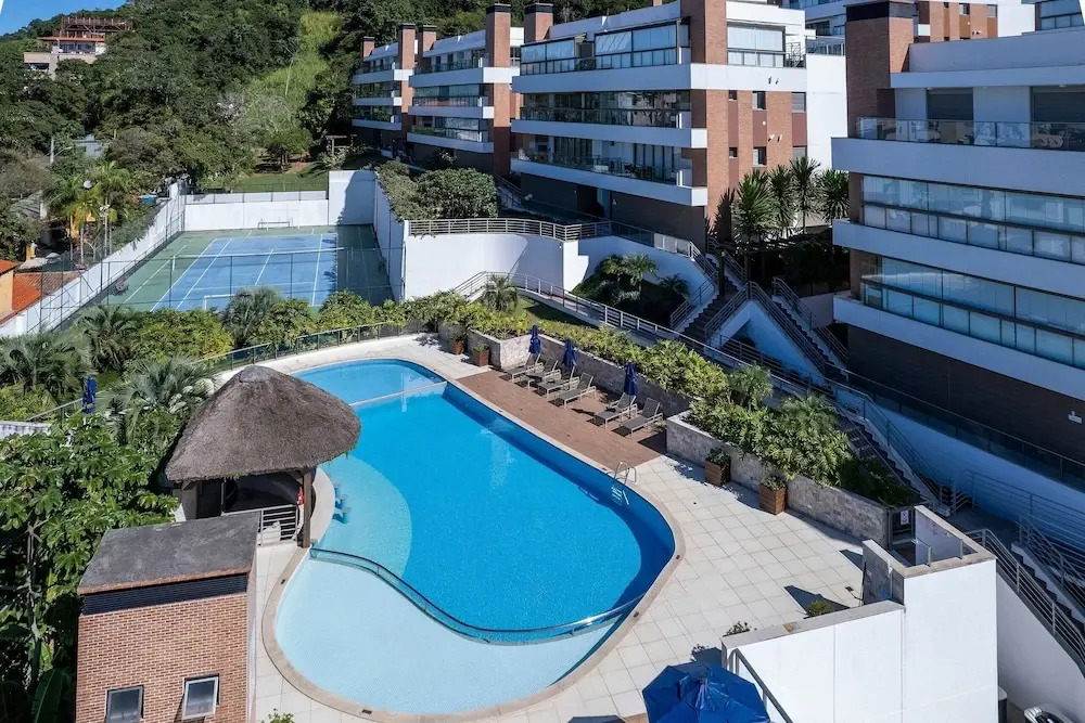 Apto vista mar 4 dormitórios e piscina
