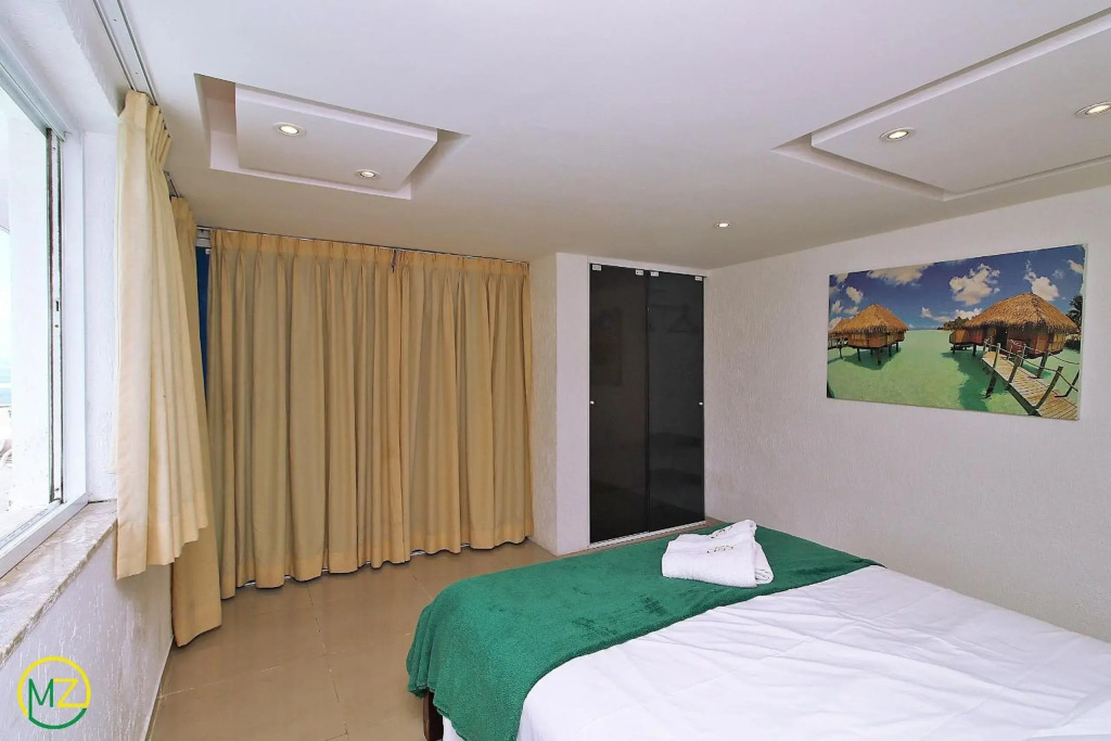 Magnifica e enorme cobertura duplex com 4 quartos, terraço, piscina e vista pro mar em Copacabana!