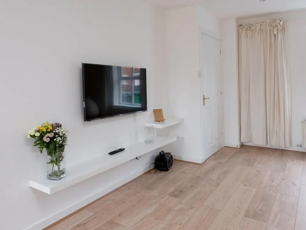 Sleek & Stylish 2BD Home w/ Office/studio