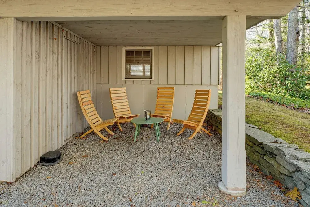 1 Mi to Maine Street! Mcm-style Home in Brunswick