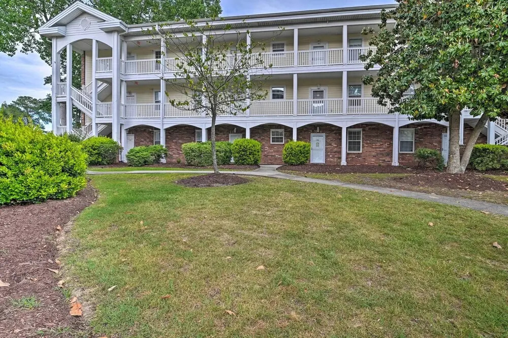 Inviting Myrtle Beach Condo w/ Pool Access!