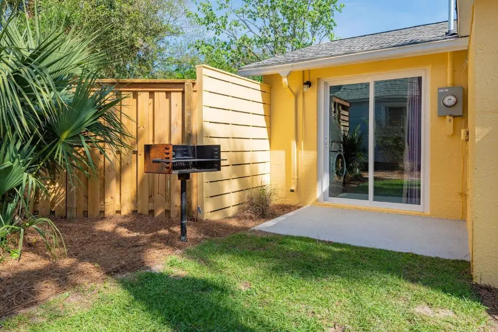 NEW LISTING Completely Renovated Laid Back Casual Beach Bungalow