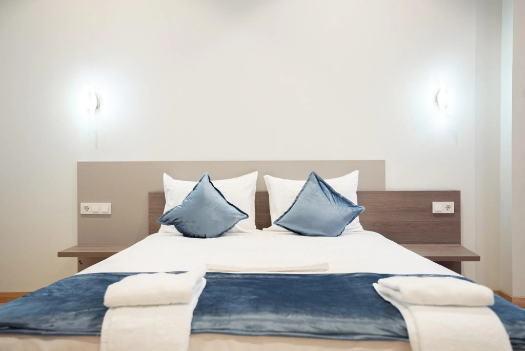 5 Wood Hotel (5 Вуд)